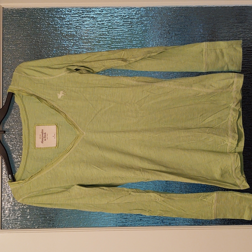 Abercrombie v neck long sleeve tee